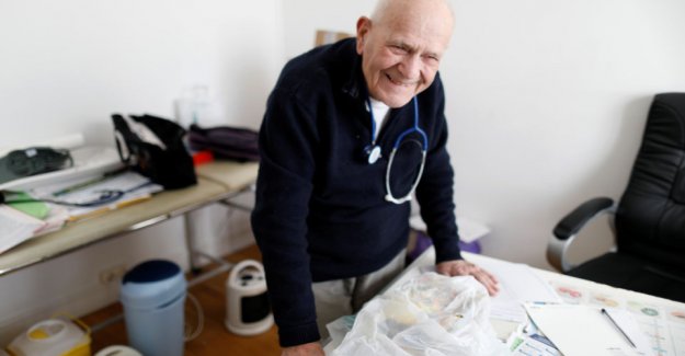 98-year-old doctor in Paris refuse to go go pension