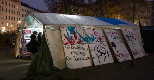 Charges against refugee-activists: 300 Euro for Xenion
