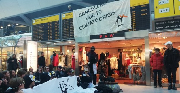 Climate Protest at Berlin's Tegel airport: Well-landed action