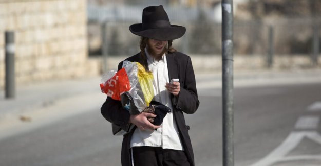 Orthodox Judaism and cell phones: The kosher Smartphone
