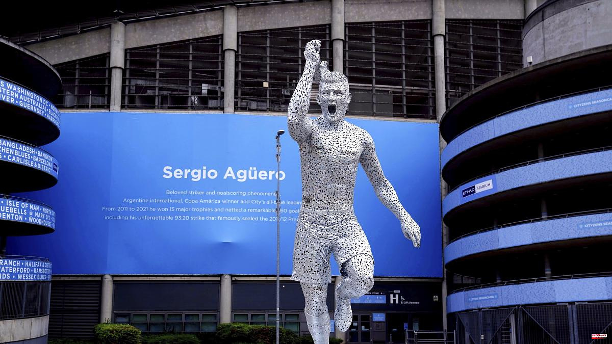 City inaugurates the statue of Sergio Agüero at the Etihad