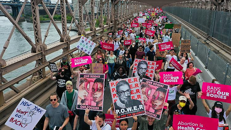 450 protest marches in the USA: tens of thousands demonstrate for abortion rights