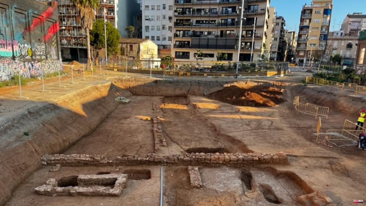 Two skeletons from Roman times discovered in redevelopment works in Barcelona