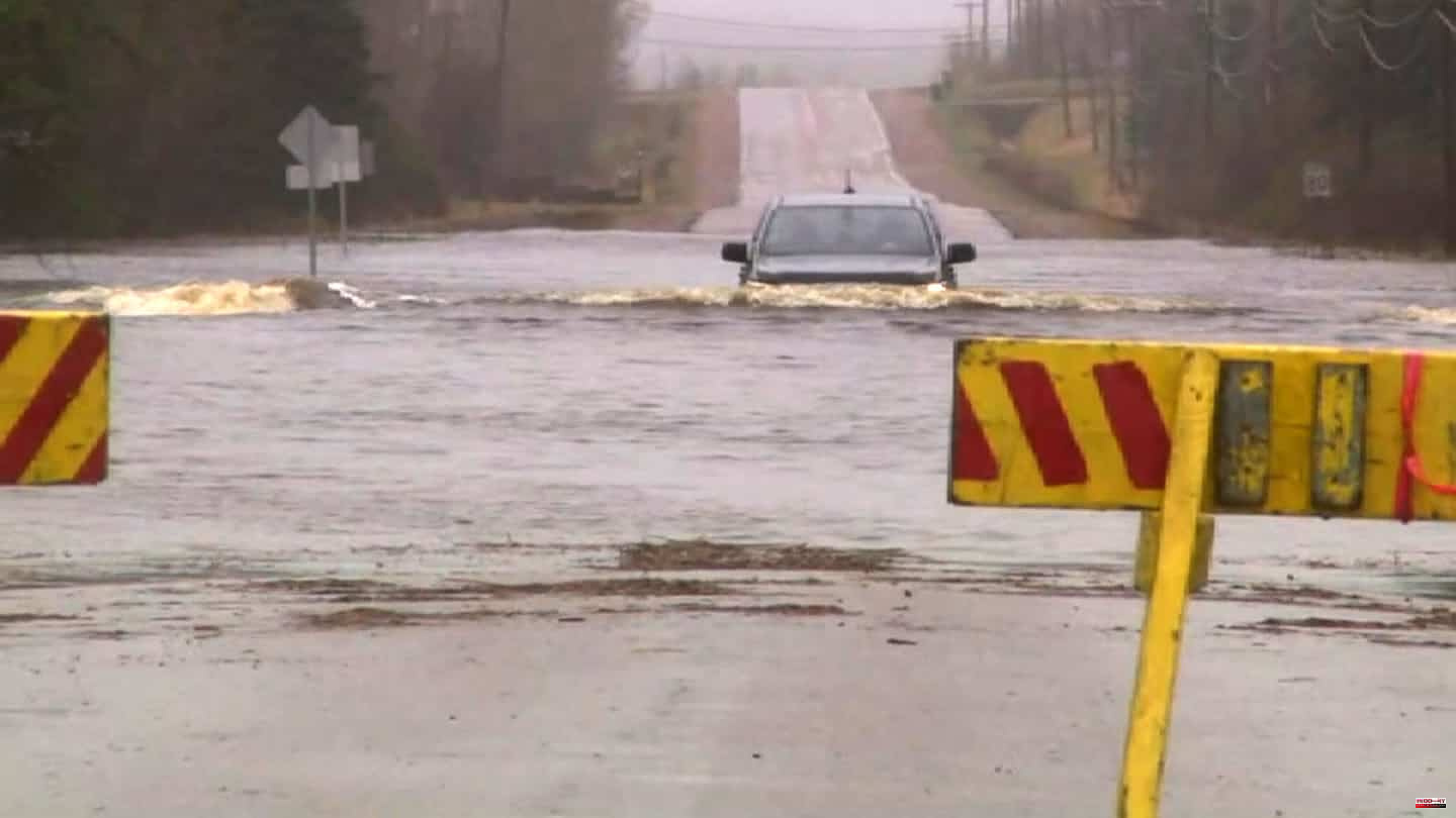 Spring flood: flooded roads and residences in Lac-Saint-Jean
