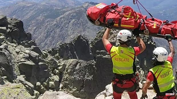 The Civil Guard rescues the lifeless body of a Madrid hiker in Gredos