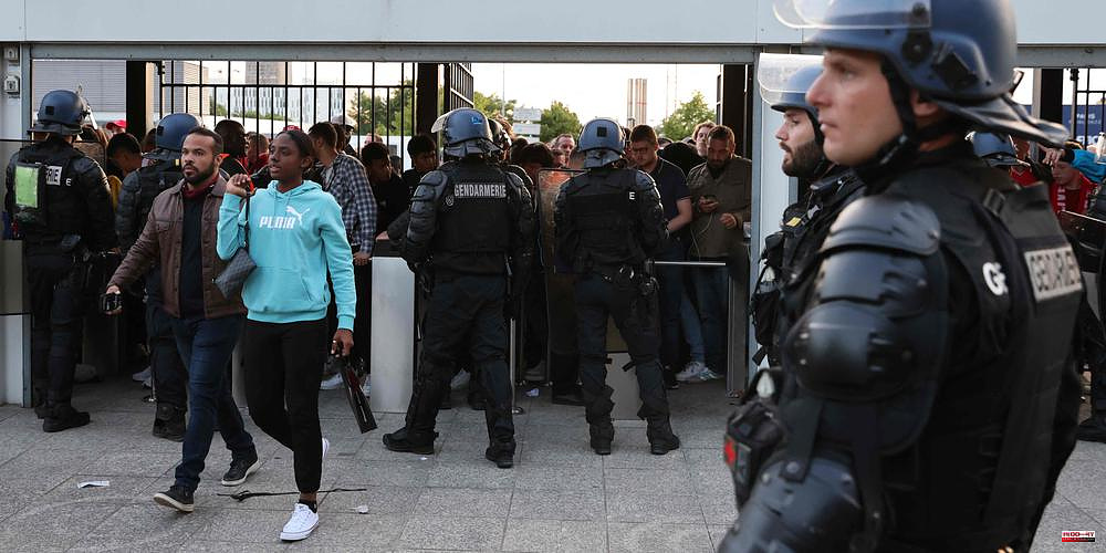 Incidents at Stade de France: 15 police officers are currently in custody
