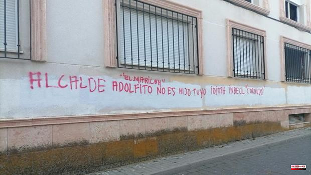 New graffiti appears against mayors of the Los Montes area