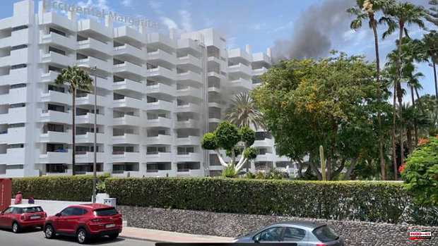 A fire burns two rooms of a hotel in Gran Canaria