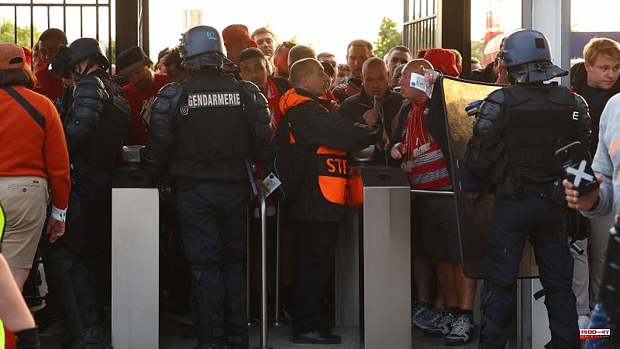 Chaos at the entrances to the Stade de France among Liverpool fans