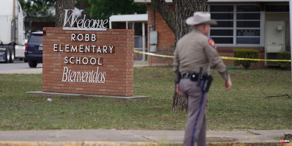 Texas Shooting: Police Make a 'Bad Choice' and Delay Response

