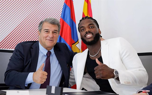 Dika Mem renews with Barça until 2027