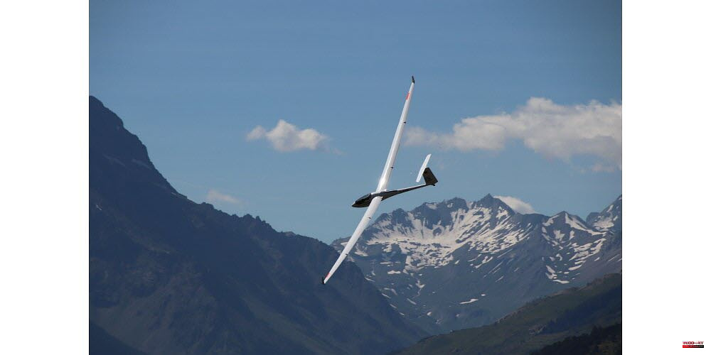 Swiss Pilot killed in a crash with his glider in Valais
