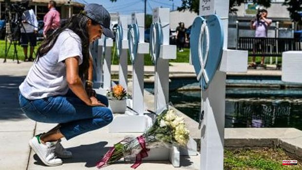 Meghan Markle visits the Uvalde victims' memorial and brings flowers to the deceased