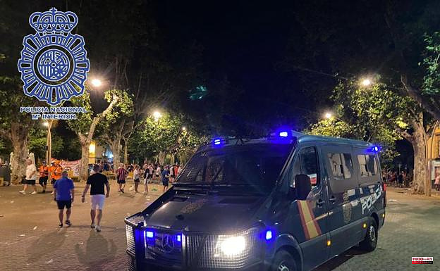 Pitched battle between German and Scottish fans in the center of Seville