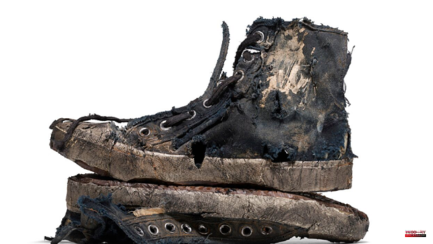 Balenciaga puts on sale for 1,450 euros some shoes that imitate being broken, used and dirty