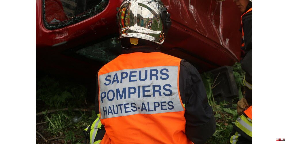 Saint-Julien-en-Beauchene. Hautes-Alpes: The car is rolled over several times and the driver is helicoptered
