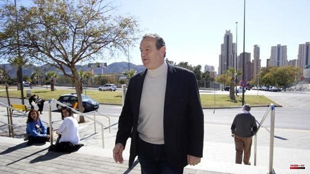The judge dismisses five resources not to go to trial in the case of the 43 PSOE outlets in Benidorm