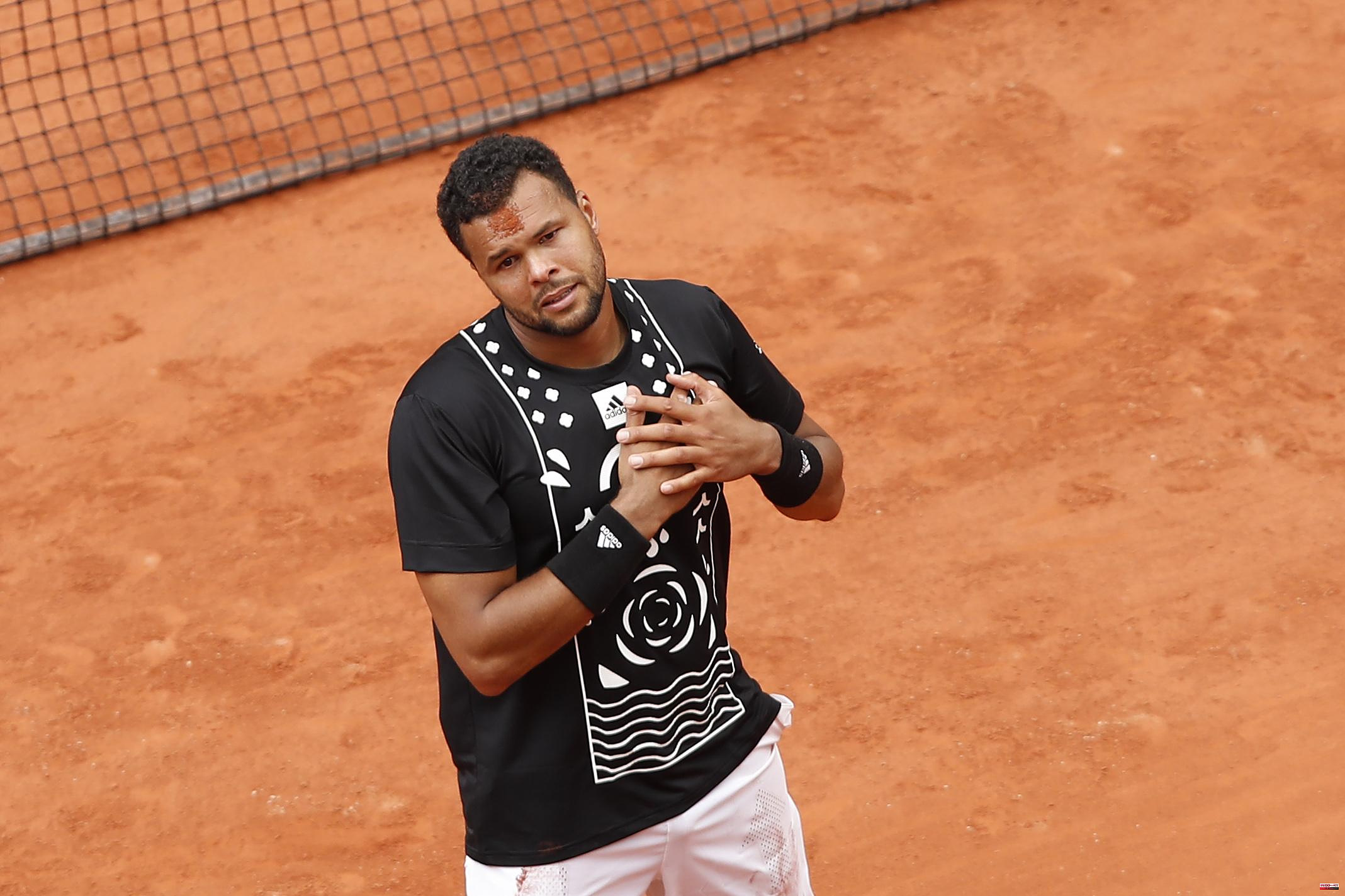 Roland-Garros: in tears, Tsonga applauded by all of Philippe-Chatrier (video)
