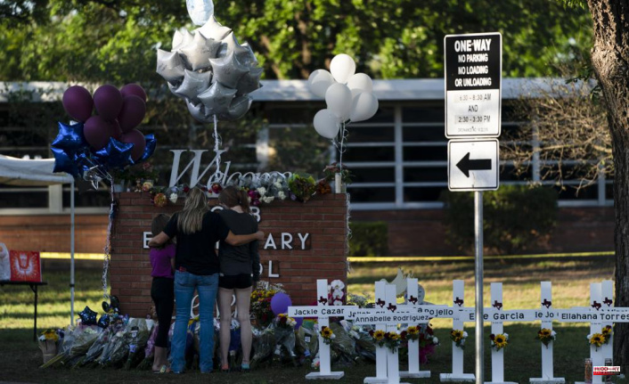 Police: Texas gunman stayed at school for more than an hour