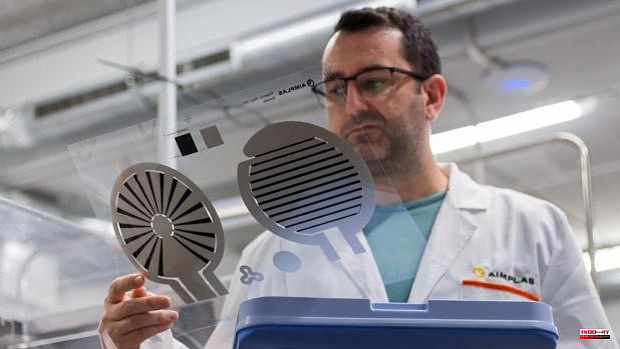 They create a heated tray via USB to keep food warm for hospital patients
