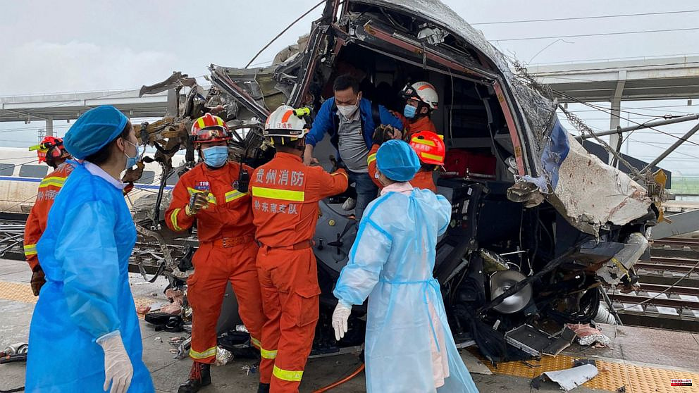 1 person is killed in a high-speed train accident in China. 8 are injured.
