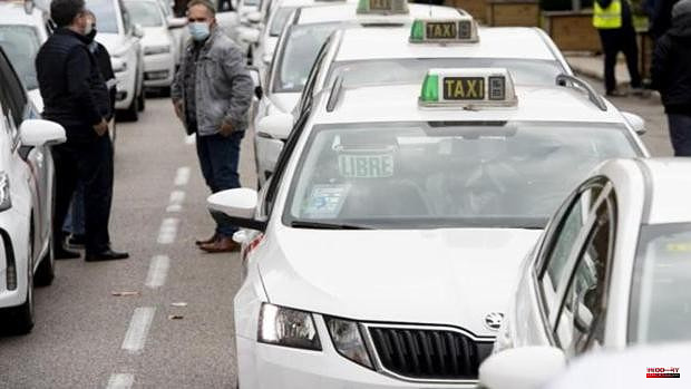 Taxi drivers protest in Madrid, live