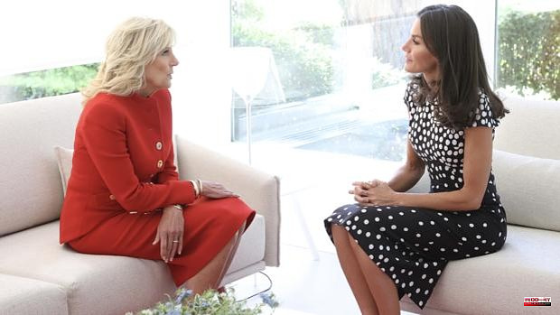 Doña Letizia dresses in polka dots for her meeting with Jill Biden
