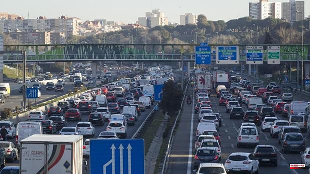 An accident on the M30 collapses Madrid early in the morning