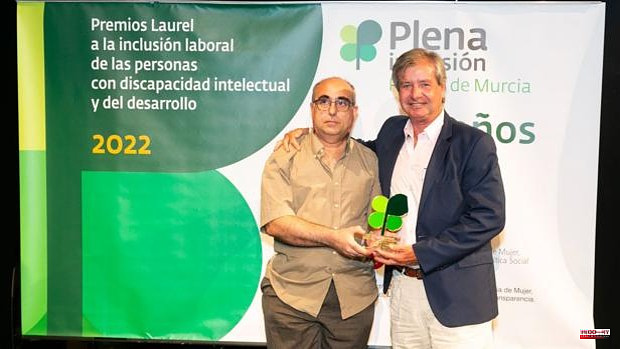 Petete Rubio received the Laurel Award in the Supporting a Special Center Category, proposed by Astus