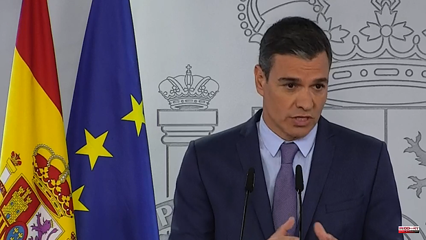 Sánchez announces reductions in transport and an increase in non-contributory pensions and a tax on electricity companies