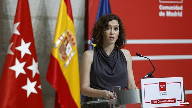 Ayuso recommends that Madrid schools use last year's textbooks to avoid "sectarian material"