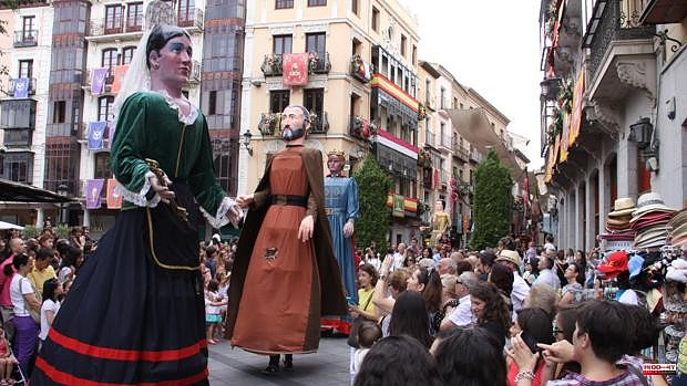 The eve of Corpus Christi arrives with the floral offering, the opening of the patios, the giants and the Tarasca