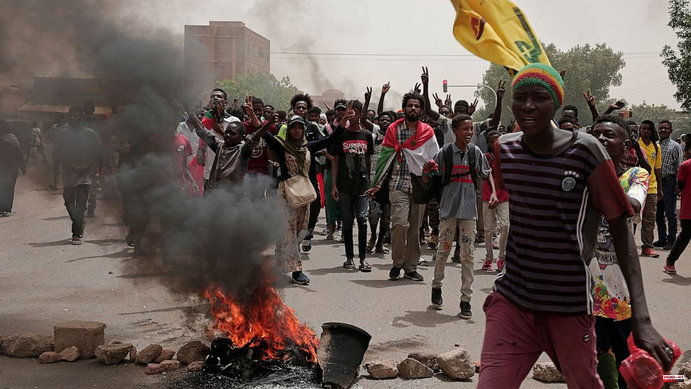As anti-coup groups protest, talks to end the Sudan crisis are initiated
