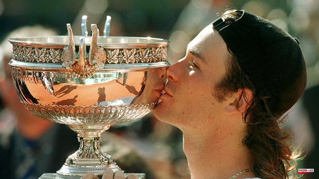 Roland Garros Trophy: what is it made of and how much does the Musketeers Cup weigh?