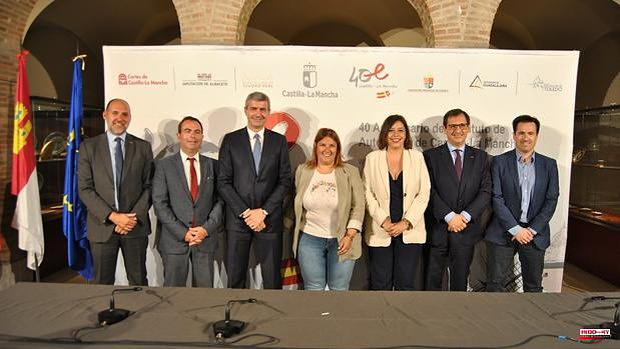 The regional government launches a cycle of children's theater that will reach 50 municipalities