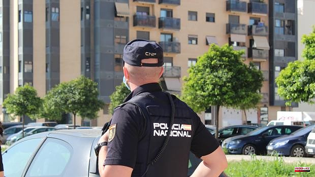 The National Police arrest a sexual aggressor when he was transferring a woman to a dark area in Valencia