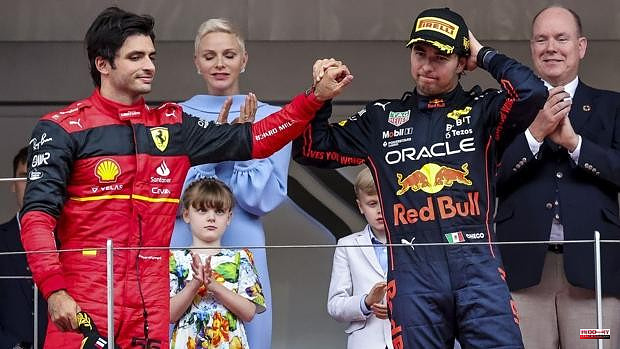 Why does Carlos Sainz have a frustrated gesture on the podium?
