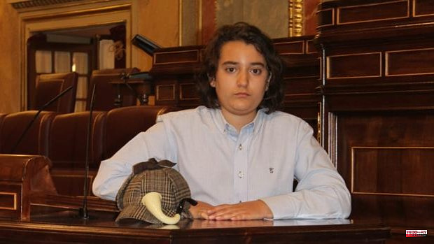 Carlos Muñoz, only eleven years old, publishes his second book 'Pepe Holmes and the fifteen-year-old club'