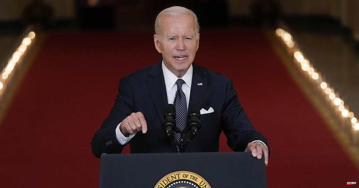 Biden condemns "carnage" and calls for Congress to pass gun control legislation
