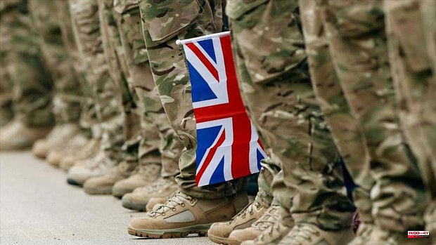 They record elite soldiers of the British army in an orgy with a woman in a barracks