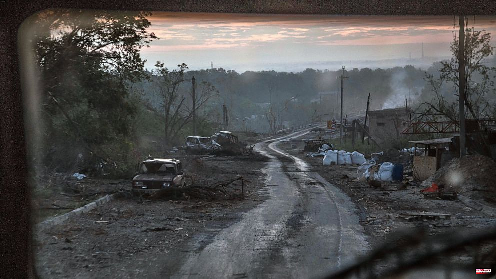 AP PHOTOS - Life continues in Ukraine despite the conflict
