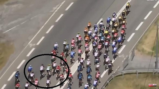 Loses the papers, hits a rival and ends up disqualified from the Dauphine