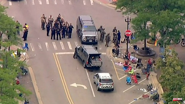 At least one dead and eight injured after a shooting in Chicago during the Independence Day parade