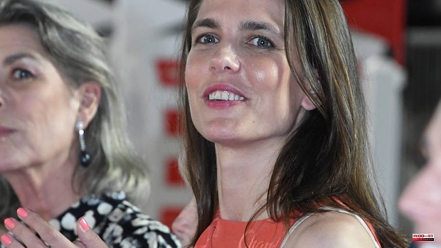 Carlota Casiraghi's coral manicure is perfect to enhance the tan