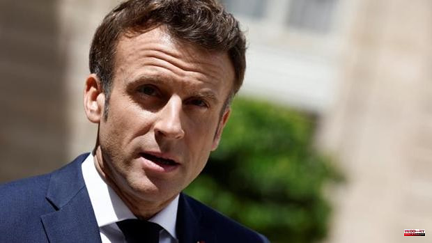 Macron is forced to change his government, harassed on all fronts