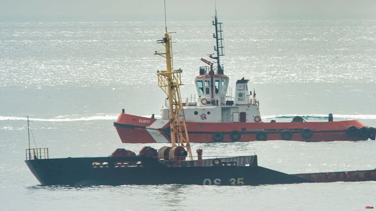 Accidents: Freighter half sunk after collision off Gibraltar