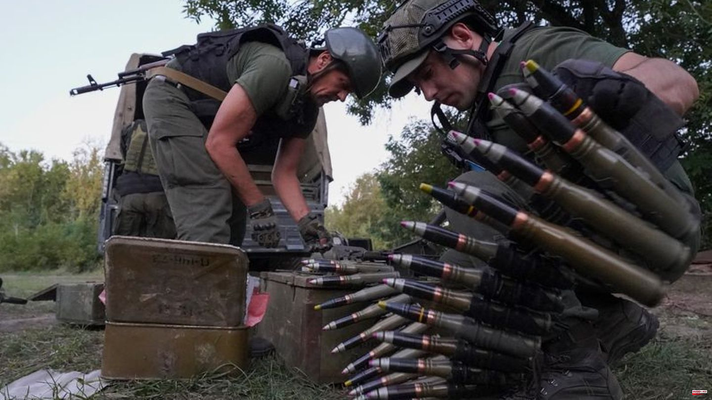 Russian invasion: Report: Ukraine fools Russian military with wooden dummies