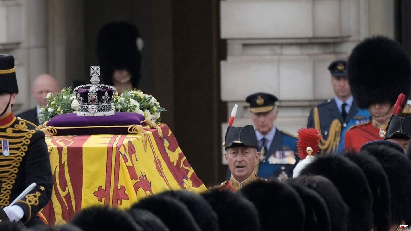 Queen Elizabeth II: Moving funeral procession to Westminster Hall