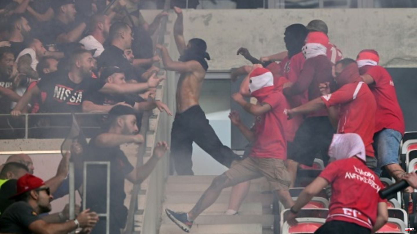 Fan seriously injured in riots before football game in Nice