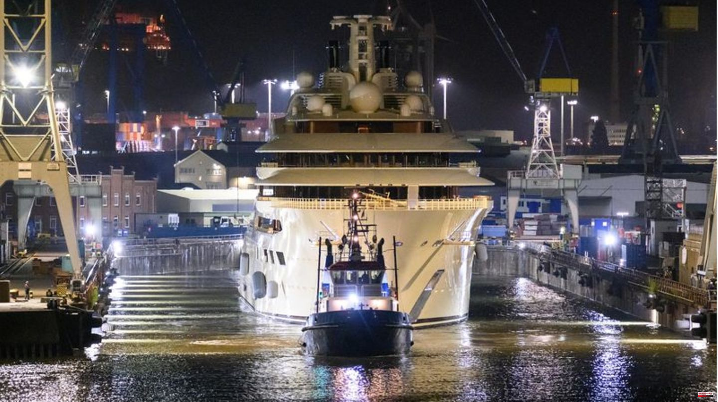 "Dead Ship": Fixed oligarch yacht "Dilbar" left Hamburg during the night